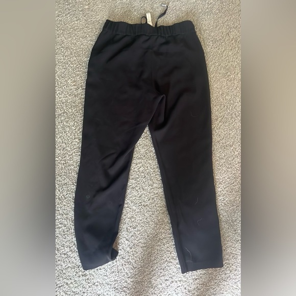 Lululemon on the fly pant 7/8 length - Picture 2 of 3